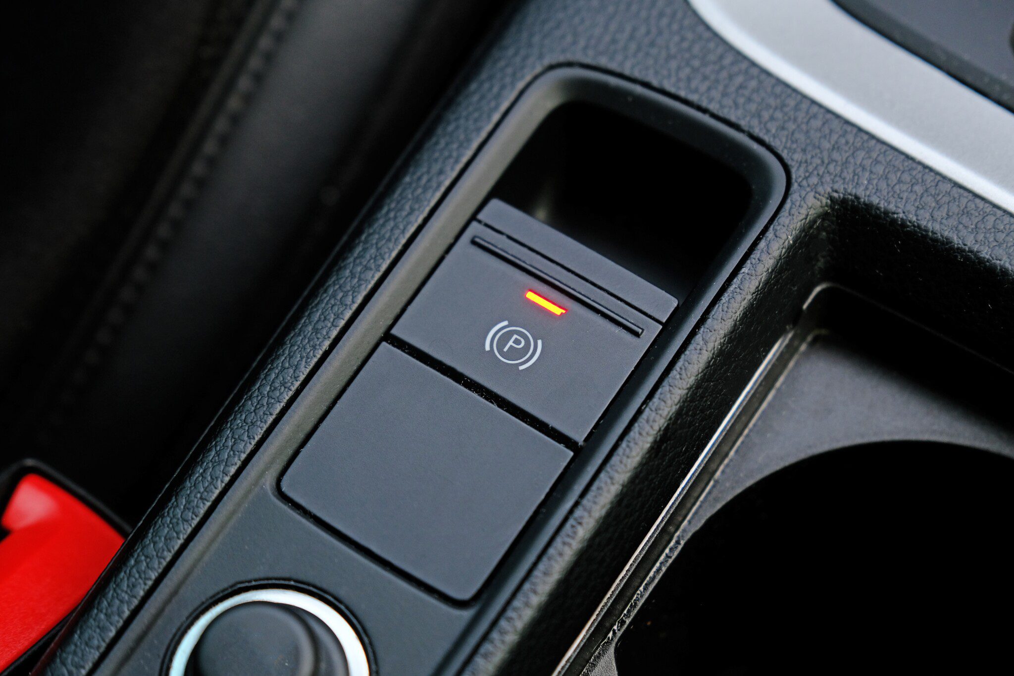 Changan Q07 elektron park əyləci xətası: EPB, Auto Hold və ötürmə problemi